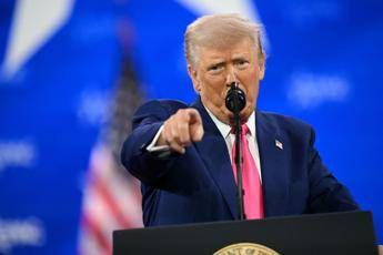 Trump invoca poteri di guerra per rimpatriare membri gang venezuelana Trump invoca poteri di guerra per rimpatriare membri gang venezuelana