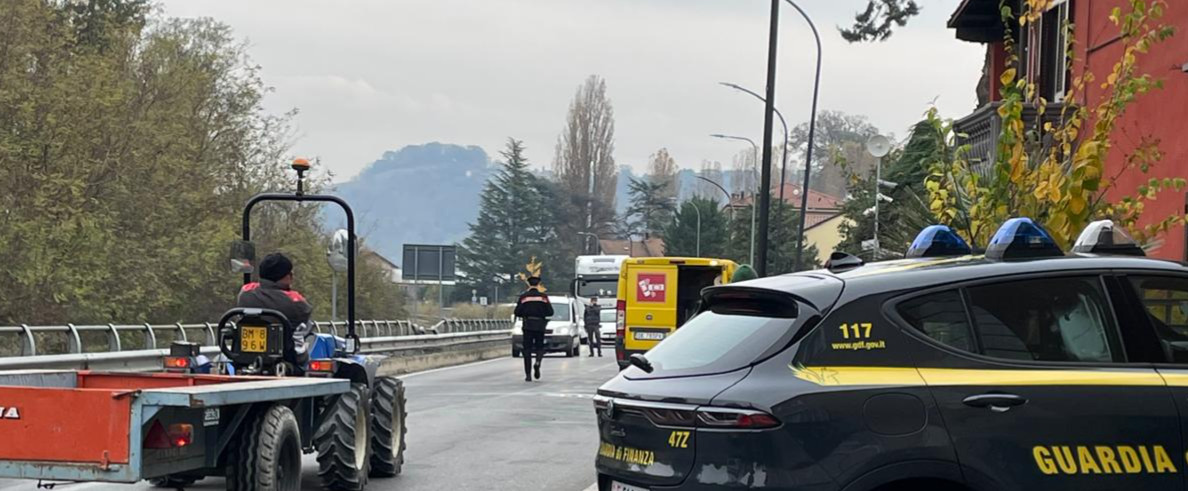 Canelli, scontro frontale sulla strada per Nizza: ferito un ragazzo di 19 anni