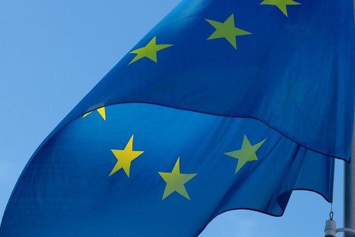 L'UE investe più di un miliardo di € in progetti innovativi per decarbonizzare l'economia