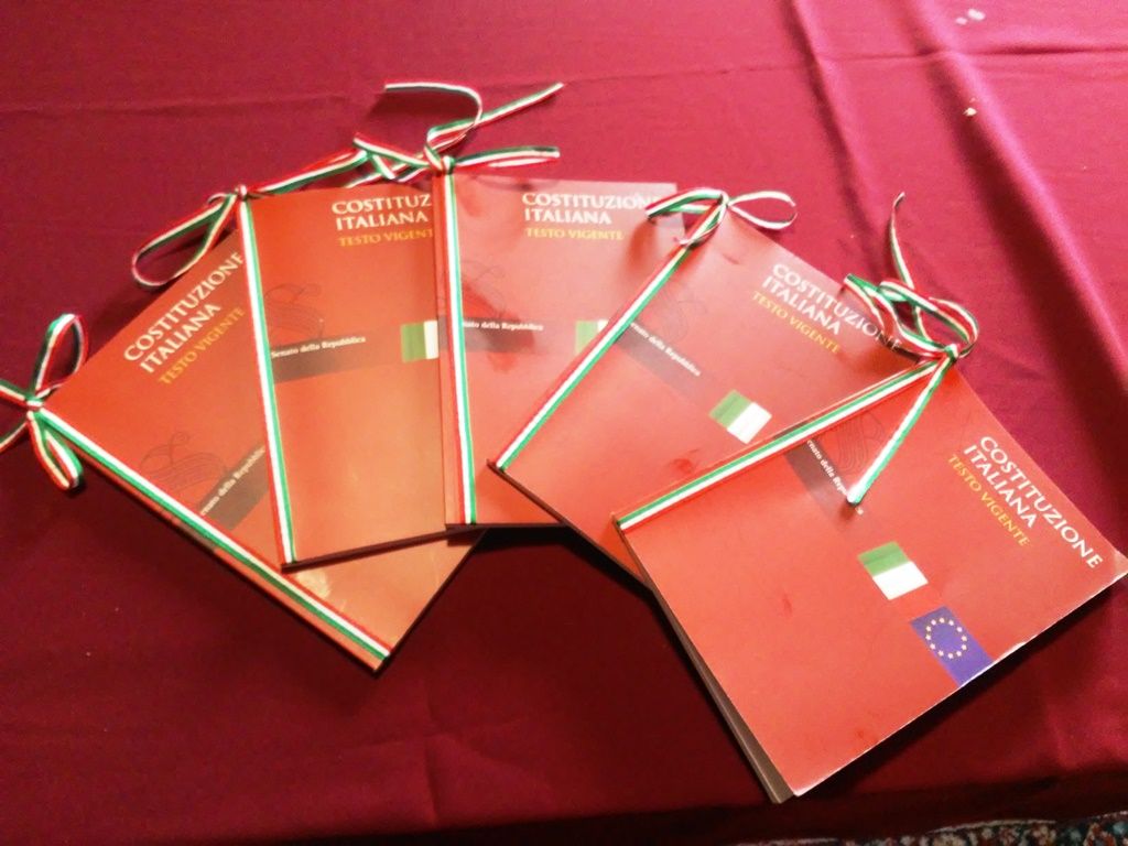 L’Amministrazione di Castelnuovo Belbo ha donato la Costituzione ai neo diciottenni