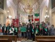 Foto di gruppo al termine della cerimonia religiosa nella parrocchiale di Cunico.