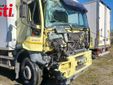 Uno dei mezzi coinvolti nell'incidente di stamattina