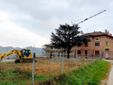 Uno dei tanti cantieri edilizi aperti in paese