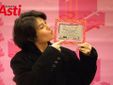 La regista cinese Francis Fa con il premio (Ph. Merfephoto - Efrem Zanchettin)
