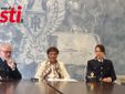 Il commissario Luca Colussi, il questore Marina Di Donato e l'ispettore Giulia Rissone (Ph J.Dem.A.) Il commissario Luca Colussi, il questore Marina Di Donato e l'ispettore Giulia Rissone (Ph J.Dem.A.)