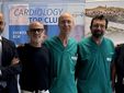 Da sinistra, Giovanni Gorgoni (Direttore generale Asl AT), il paziente Francesco Altieri, il dottor Marco Scaglione (primario Cardiologia Asl AT), il dottor Alessandro Bianchi (primario Anestesia e Rianimazione Asl AT), il dottor Andrea Fabbo (direttore sanitario Asl AT)