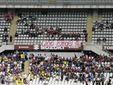 Lo striscione esposto sugli spalti per ricordare Ismael