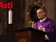 Un'altra immagine (ph. Merfephoto - Efrem Zanchettin) di monsignor Prastaro