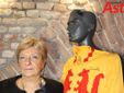 Luisella Cerrato, immortalata di fianco alla sua tuta