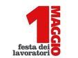 La piazza, strapiena di gente, in occasione di un 1° maggio risalente ad alcuni decenni fa