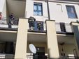 Vigili del fuoco impegnati nell'intervento in via Cavour