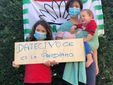 Elena, un'altra partecipante al flashmob, con i suoi bambini (foto facebook)