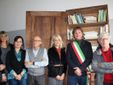 Le autorità presenti all'inaugurazione della piccola biblioteca