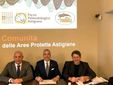 Il vicepresidente regionale Fabio Carosso questa mattina tra il presidente della Comunità Massimo Fungo (a sinistra) e il direttore del Parco Graziano Delmastro