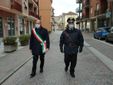 Il sindaco di Costigliole d'Asti, Enrico Alessandro Cavallero, e il comandante della Stazione carabinieri in due momenti della mattinata