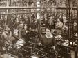 Le maestranze aziendali in un'altra immagine d'epoca