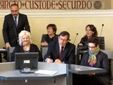 Mellano (seduto al centro) ritratto nel corso della conferenza stampa di questa mattina