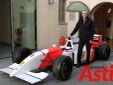 L'architetto Pascolati, curatore della mostra, ritratto a Palazzo Mazzetti con la McLaren MP4/8 che Senna guidò nel corso del campionato del mondo di Formula 1 del 1993