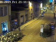 Ancora il malvivente ripreso da una videocamera comunale di sorveglianza dopo il colpo