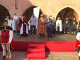 Un momento del conferimento del premio &quot;Amico di Alba&quot; al sindaco di Asti Maurizio Rasero