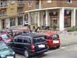 In questa e nelle sei immagini successive i momenti, ripresi dalle telecamere di videosorveglianza, dell'arrivo delle quattro donne
