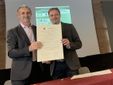 La firma del memorandum: da sinistra Gianfranco Comaschi, presidente dell’Associazione per il Patrimonio dei Paesaggi Vitivinicoli di Langhe-Roero e Monferrato e Fabio Musso, presidente Ordine degli Architetti di Asti