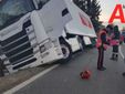 Due immagini dell'incidente di Nizza Monferrato