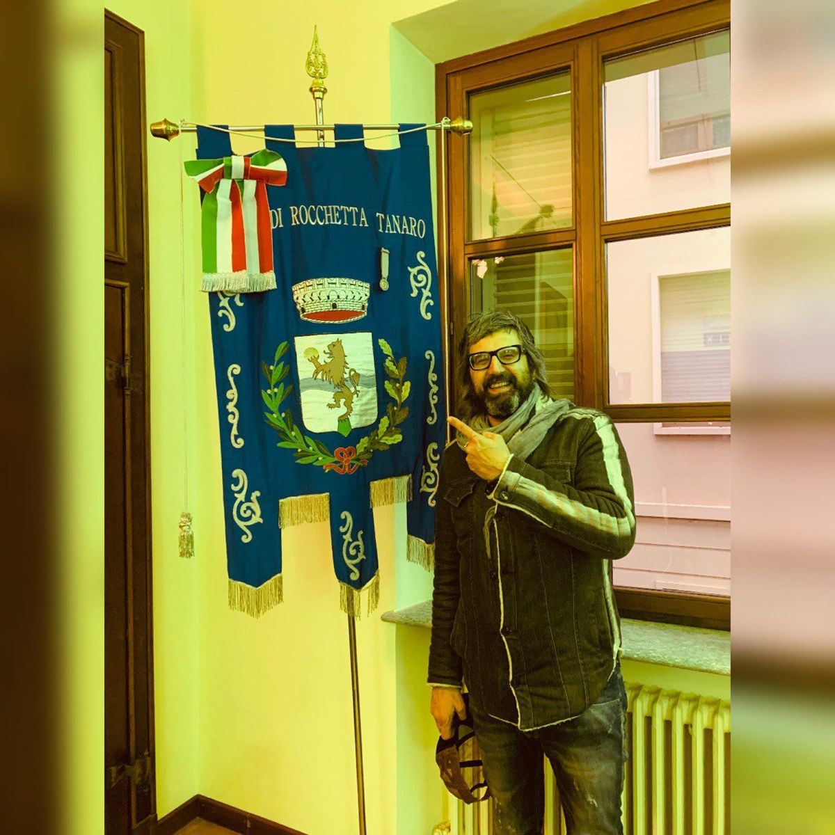 Il cantante Omar Pedrini è cittadino onorario di Rocchetta Tanaro. Il suo terzo figlio sarà battezzato nel comune astigiano