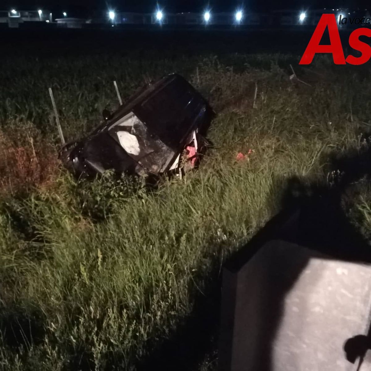 Auto esce di strada. Un uomo è morto, feriti tre occupanti Auto esce di strada. Un uomo è morto, feriti tre occupanti