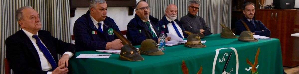 Il Consiglio di presidenza della sezione ANA di Asti con (da sinistra): il tesoriere Sandro Gavello, il vice presidente vicario Massimo Lavagnino, il presidente Fabrizio Pighin, il vice presidente Ugo Fassone, il vice presidente Silvano Satriano ed il tesoriere Francesco Marzo