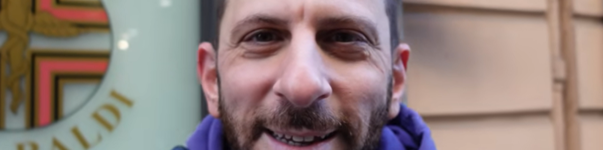 Altri fermoimmagine tratti dal video