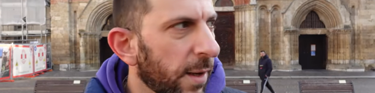 Altri fermoimmagine tratti dal video