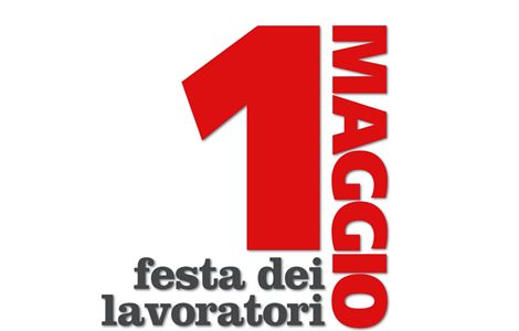 La piazza, strapiena di gente, in occasione di un 1° maggio risalente ad alcuni decenni fa