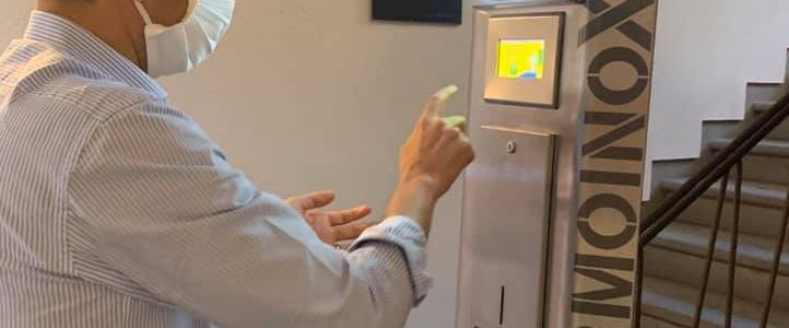 L'assessore alla misurazione temperatura