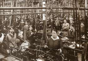 Le maestranze aziendali in un'altra immagine d'epoca