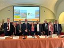Da sinistra il direttore Bertero con il consiglio di amministrazione. Al centro il presidente Rabino