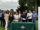 La delegazione della Fondazione Astigiana per la salute - Rossella Maggiora, Roberto Briccarello, Luisa Amalberto, Roberto Ruscalla, Ferruccio Balistreri - con il presidente del Golf Club Fabio Malfatto, il direttore Alessandro Sità, il primario del reparto di Oculistica Giancarlo Dapavo e i giocatori premiati.