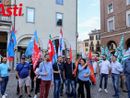 Un'immagine della manifestazione sindacale anti caporalato svoltasi ieri pomeriggio nel centro di Asti. A fine articolo ulteriori immagini della galleria fotografica a cura di Merfephoto - Efrem Zanchettin