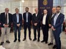 Nell'immagine, da sinistra a destra: Alberto Pecchio (primario Chirurgia vascolare), Francesco Arena (direttore generale Asl AT), Vittorio Pasta (specializzando in Chirurgia Vascolare), Luigi Florio (past president Rotary), Federico Ghignone (specializzando in Anestesia e Rianimazione), Maurizio Mela (presidente Rotary Club Asti), Alessandro Bianchi (primario Anestesia e Rianimazione)