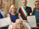 La neo centenaria i figli e le autorità presenti