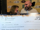 Fulvia Massimelli e Davide Rafanelli con l'assegno Fulvia Massimelli e Davide Rafanelli con l'assegno