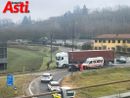 Scontro in corso Savona all'uscita della città: code e rallentamenti