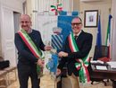 Il sindaco di Costigliole d'Asti Enrico Alessandro Cavallero (a destra nell'immagine) con il collega saluzzese Fabrizio Nasi
