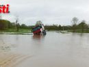 Il camion intrappolato nell'acqua