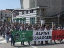 Le Penne Nere astigiane dietro allo striscione Sezionale all’Adunata del 2024 a Vicenza (Ph. Giorgio Gianuzzi)