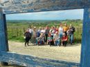 Scatto bucolico per i partecipanti ad un gruppo di cammino Scatto bucolico per i partecipanti ad un gruppo di cammino