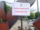Il cartello voluto dall'Amministrazione comunale dopo gli atti vandalici