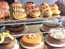 Un'immagine dei "dolci in miniatura", esteticamente perfetti, realizzati da Anna Rosa Nicola per il presepe