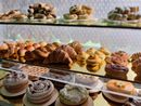 Una delle vetrine della nuova pasticceria del Presepe di Anna Rosa Nicola