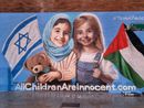 Un murales, comparso su un muro londinese, rimarca con forza che tutti i bambini sono innocenti Un murales, comparso su un muro londinese, rimarca con forza che tutti i bambini sono innocenti